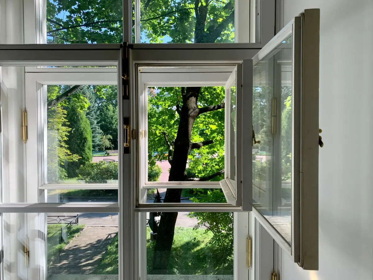 Fenêtre à double vitrage vue de l'intérieur